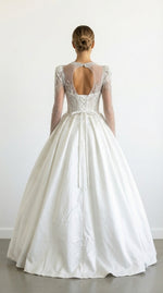 1288- Robe de mariée style princesse avec surjupe satinée manches longues