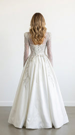 1291- Robe de mariée manches longues et surjupe satin